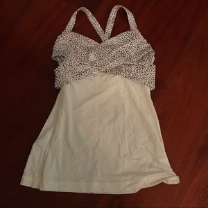 Lululemon Wrap it Up tank w built in bra, size 6